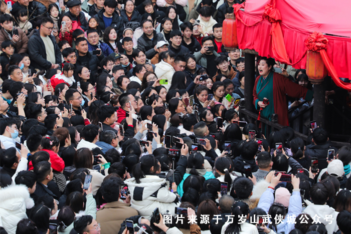 开封王婆爆火的背后，如何才能推动景区的可持续发展？